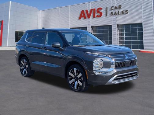 Graphite Gray 2025 Mitsubishi Outlander SE 2.5 2WD