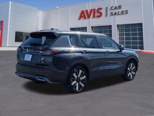 Graphite Gray 2025 Mitsubishi Outlander SE 2.5 2WD
