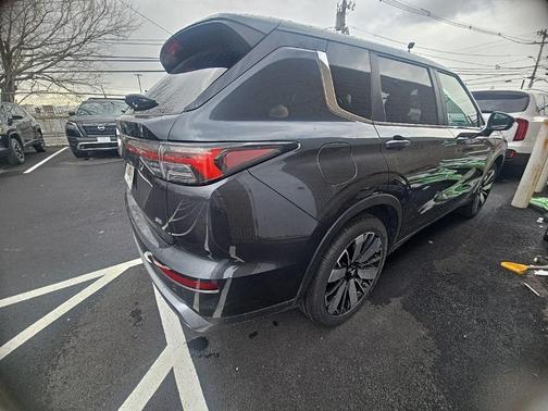 Graphite Gray 2025 Mitsubishi Outlander SE 2.5 2WD