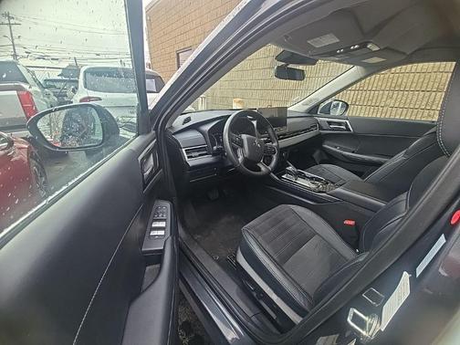 Graphite Gray 2025 Mitsubishi Outlander SE 2.5 2WD