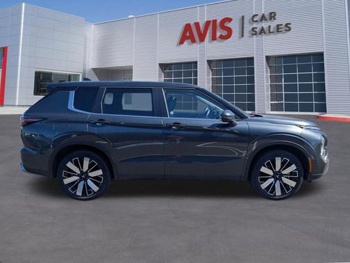 Graphite Gray 2025 Mitsubishi Outlander SE 2.5 2WD