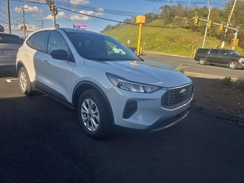 Space Silver Metallic 2025 Ford Escape Active