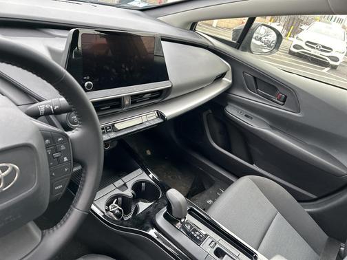 2025 Toyota Prius LE