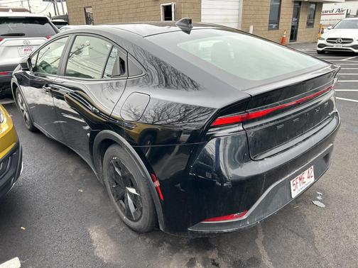 2025 Toyota Prius LE