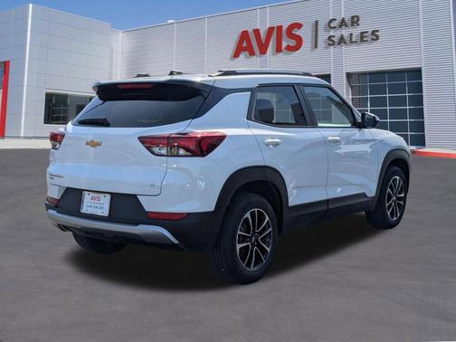 Summit White 2025 Chevrolet Trailblazer LT