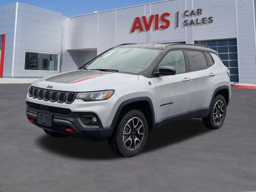 Silver Zynith Metallic Clearcoat 2025 Jeep Compass Trailhawk