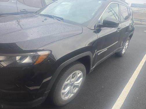 Diamond Black Crystal Pearlcoat 2025 Jeep Compass Latitude