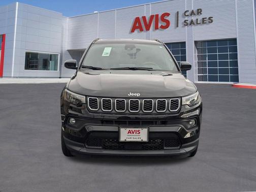 Diamond Black Crystal Pearlcoat 2025 Jeep Compass Latitude