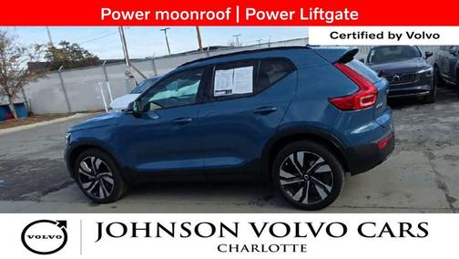 2025 Volvo XC40 B5 Ultra Dark Theme