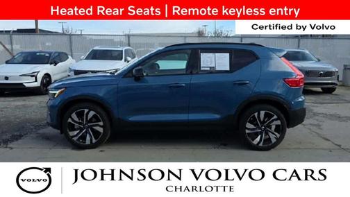 2025 Volvo XC40 B5 Ultra Dark Theme