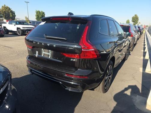 2025 Volvo XC60 B5 Plus