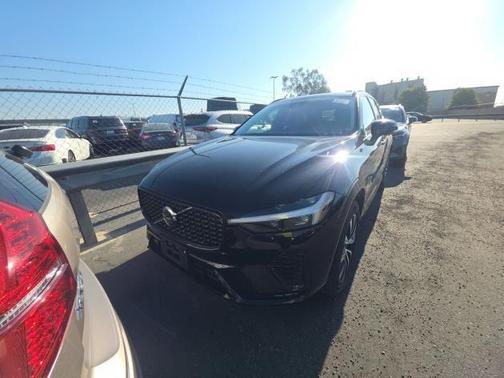 2025 Volvo XC60 B5 Plus