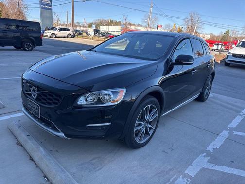 2017 Volvo V60 Cross Country T5