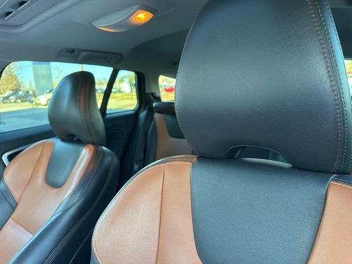 2017 Volvo V60 Cross Country T5