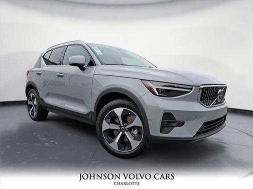 2025 Volvo XC40 B5 Plus Bright Theme