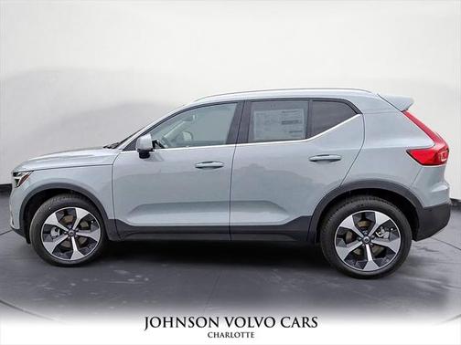 2025 Volvo XC40 B5 Plus Bright Theme