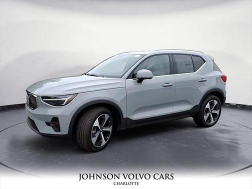 2025 Volvo XC40 B5 Plus Bright Theme