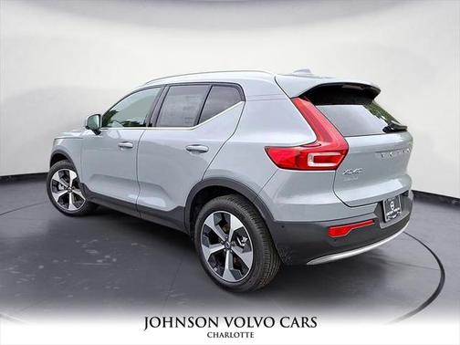 2025 Volvo XC40 B5 Plus Bright Theme