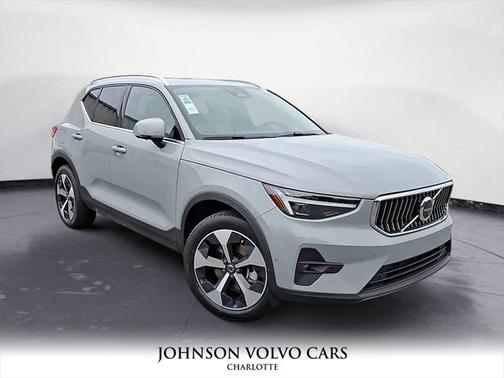 2025 Volvo XC40 B5 Plus Bright Theme