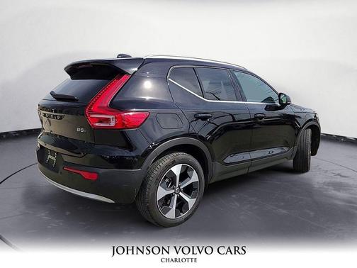 2025 Volvo XC40 B5 Plus Bright Theme