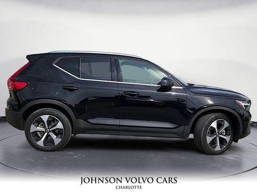 2025 Volvo XC40 B5 Plus Bright Theme