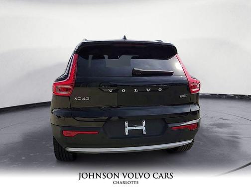 2025 Volvo XC40 B5 Plus Bright Theme