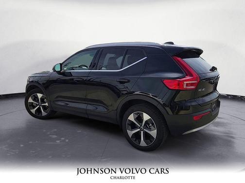 2025 Volvo XC40 B5 Plus Bright Theme