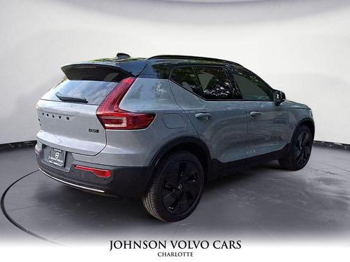 2026 Volvo XC40 B5 Ultra Black Edition