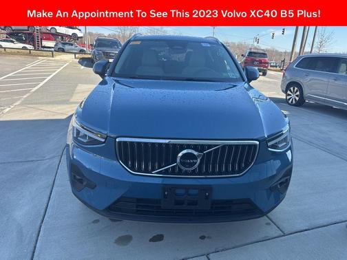 2023 Volvo XC40 B5 Plus Bright Theme