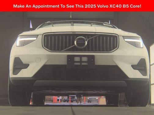 2025 Volvo XC40 B5 Core Bright Theme