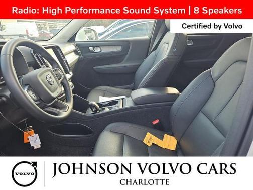 2025 Volvo XC40 B5 Core Bright Theme