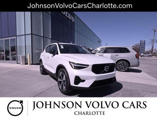 Crystal White 2026 Volvo XC40 Plus, B5 AWD Gas (mild hybrid), Dark