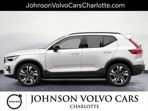 2025 Volvo XC40 B5 Plus Dark Theme