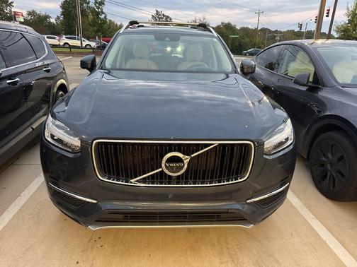 2018 Volvo XC90 T6 Momentum