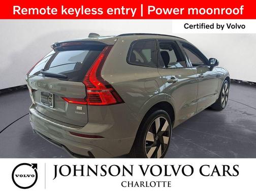 2024 Volvo XC60 Recharge Plug-In Hybrid T8 Ultimate Dark Theme