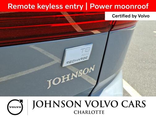 2024 Volvo XC60 Recharge Plug-In Hybrid T8 Ultimate Dark Theme