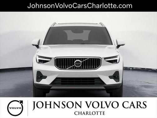 2025 Volvo XC40 B5 Plus Bright Theme