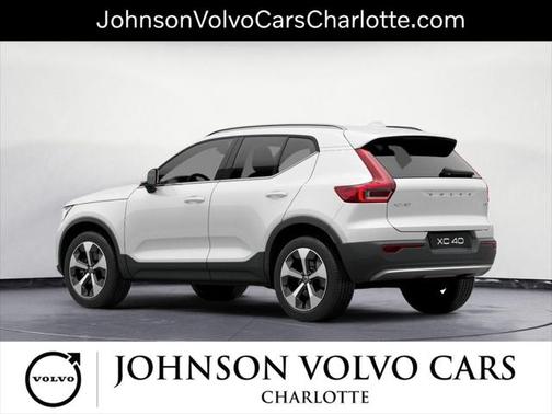 2025 Volvo XC40 B5 Plus Bright Theme
