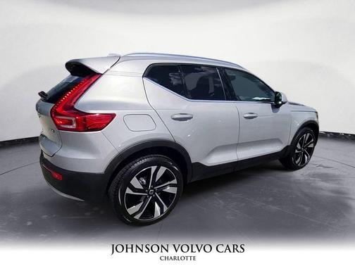 2025 Volvo XC40 B5 Plus Bright Theme