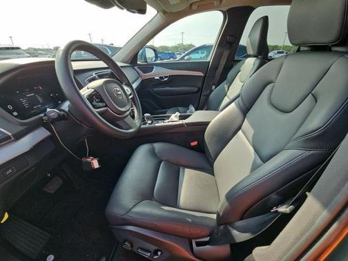 2025 Volvo XC90 B5 Core