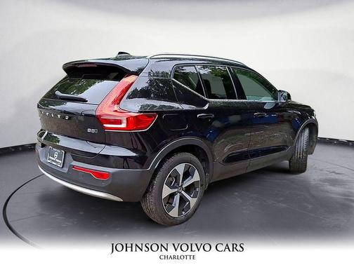2025 Volvo XC40 B5 Core Bright Theme