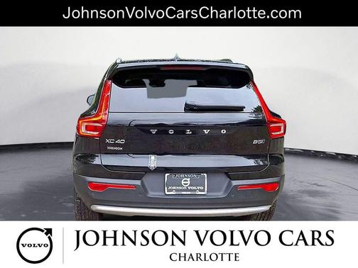 2025 Volvo XC40 B5 Core Bright Theme