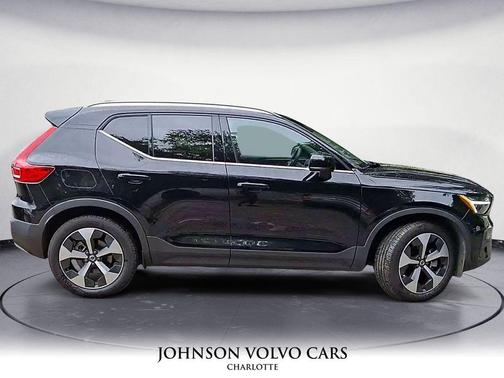 2025 Volvo XC40 B5 Core Bright Theme