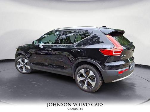2025 Volvo XC40 B5 Core Bright Theme