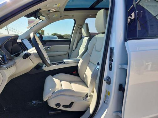 2026 Volvo XC90 B6 Ultra Dark Theme 7-Seater