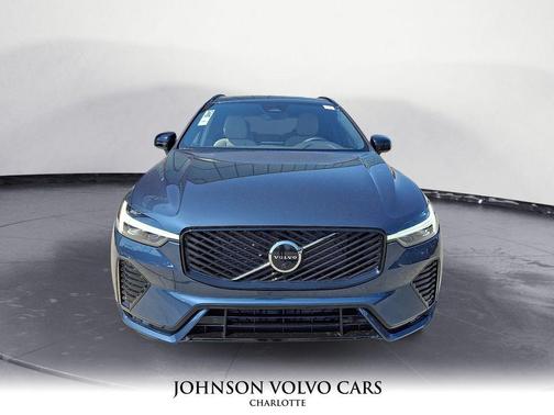 2026 Volvo XC40 B5 Ultra Black Edition