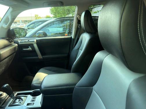 Classic Silver Metallic 2014 Toyota 4Runner SR5 Premium