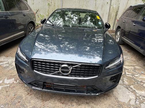 Denim Blue Metallic 2022 Volvo S60 Recharge Plug-In Hybrid T8 R-Design