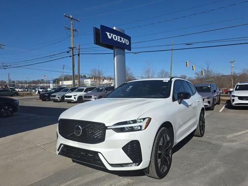 2026 Volvo XC60 B5 Plus
