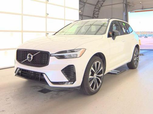 2025 Volvo XC60 B5 Plus